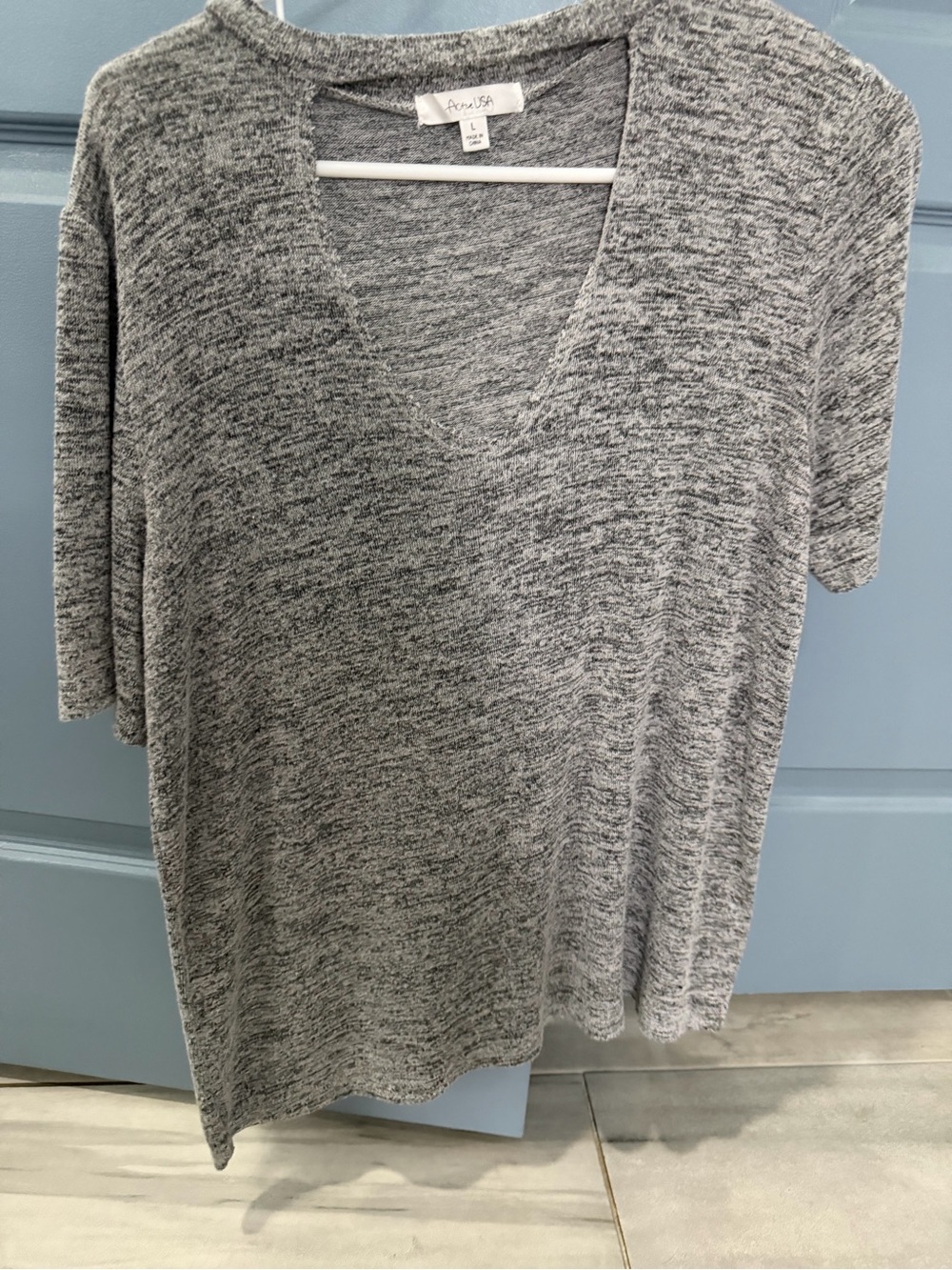 Active USA Heathered Gray V-Neck Short Sleeve Top